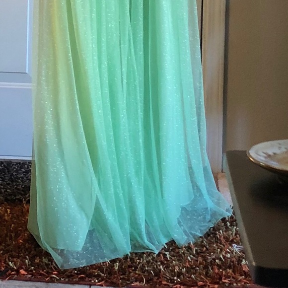 Beautiful Sparkling Pastel Green long dress - Picture 4 of 8